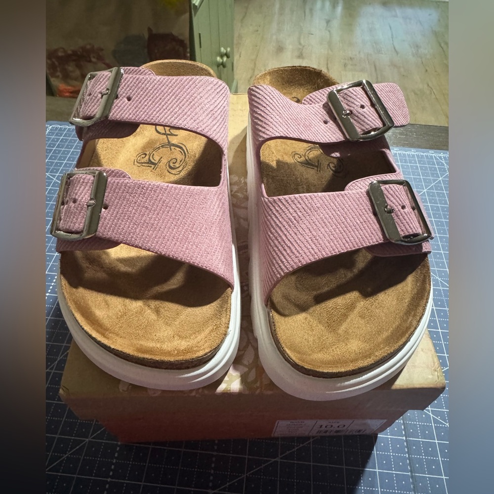 Very G pink sandals size 10 BRAND NEW!